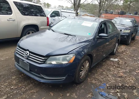 2014 Volkswagen Passat 2.5L S z USA, uszkodzony, nr VIN 1VWAP7A30EC003467